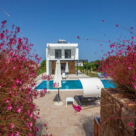 Alfie Luxury With Private Pool Pefkochori